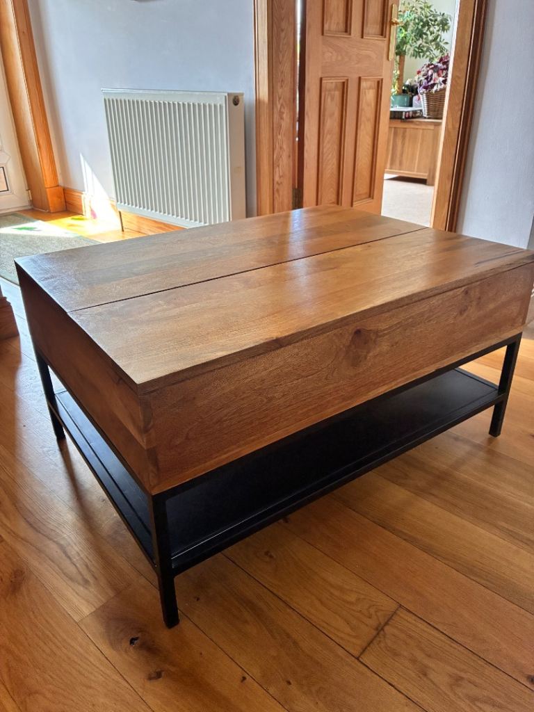 Wooden Coffee Table with Storage – Good Condition