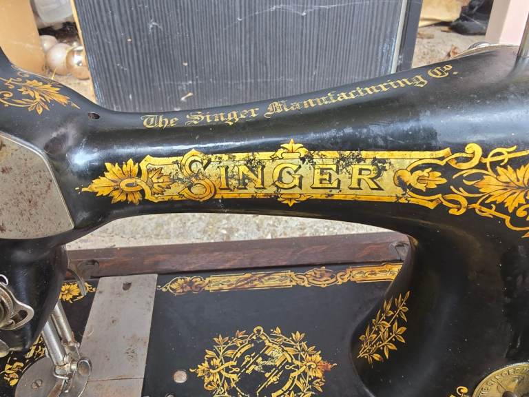 Singer sewing machine antique 