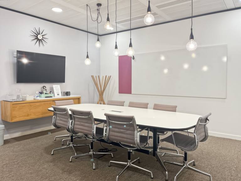 Manchester - M3 2BY \ Office Space with 5 Workstations - Move In Today
