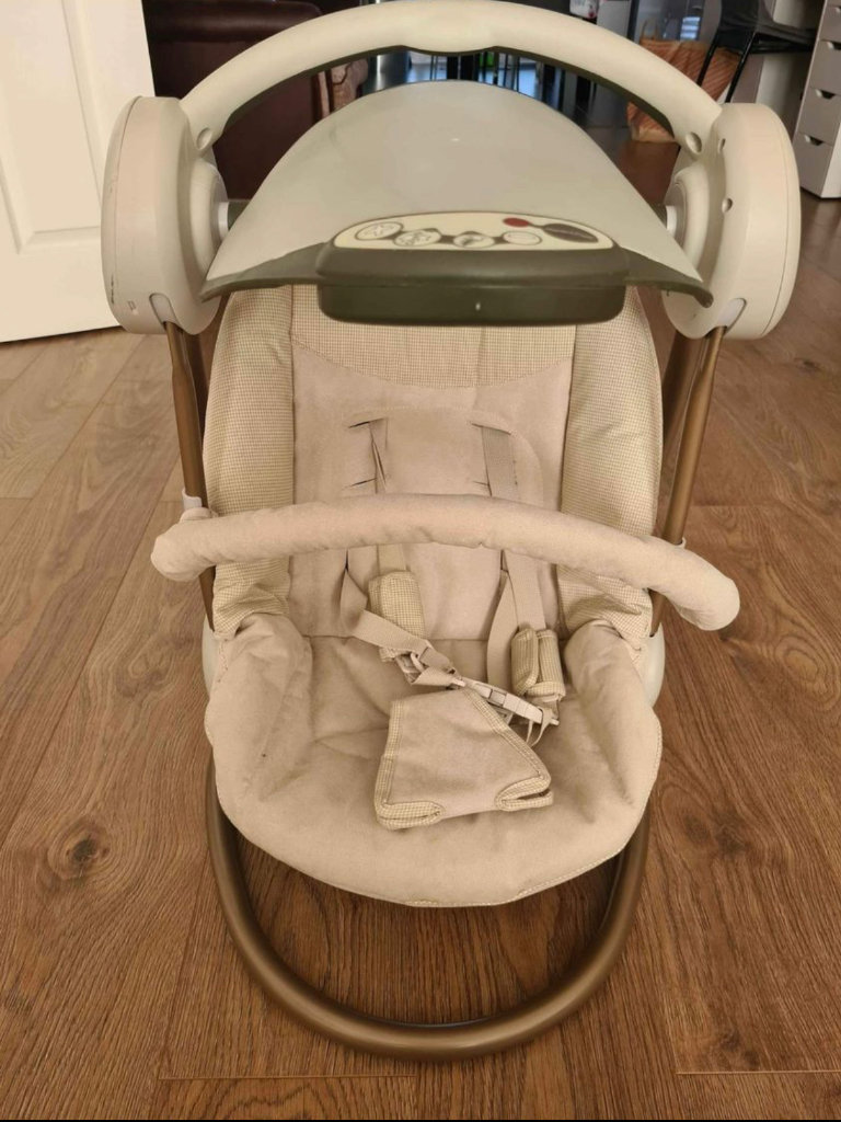 Mamas & Papas baby swing with 5 speeds, relaxing music and electronic timer