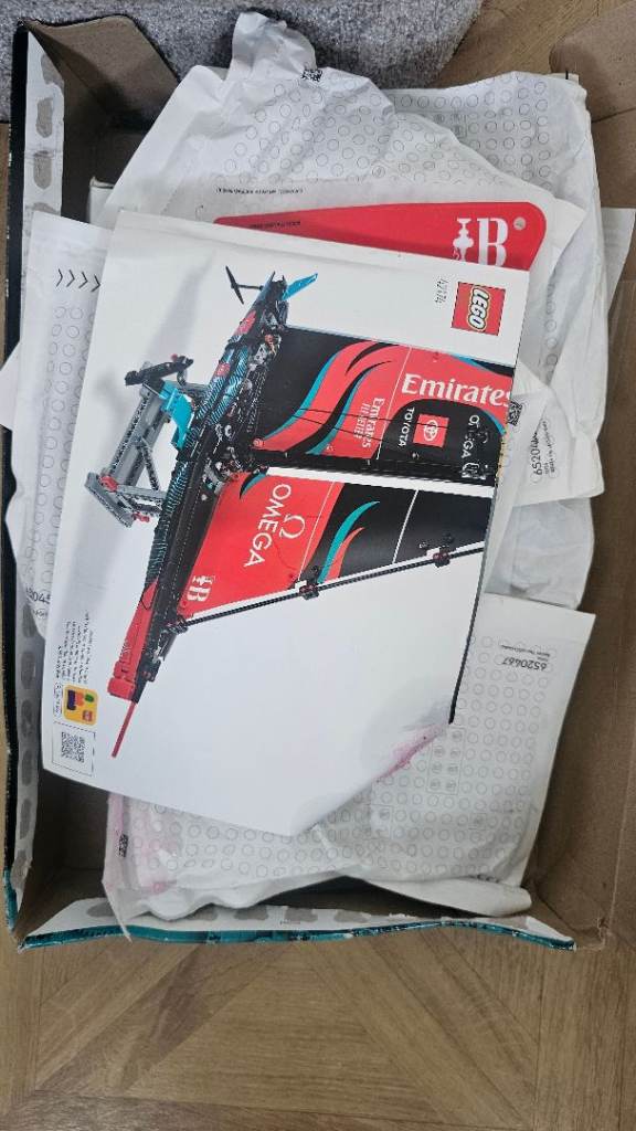 LEGO Emirates Team New Zealand America's Cup Yacht – With Instructions