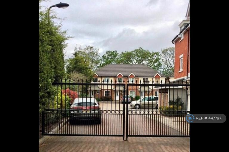 3 bedroom house in Aldenham Close, Slough, SL3 (3 bed) (#447797)