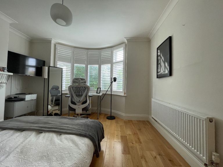 Double Room Available for Short-Term Let – 29 August to 27 September – Castle Road / Riverside Area