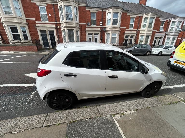 Mazda, 2, Hatchback, 2013, Manual, 1349 (cc), 5 doors