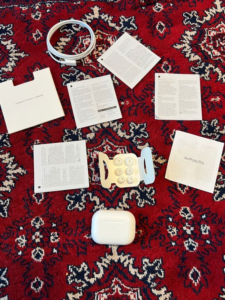 Apple AirPods Pro (2nd Gen) – White, Good Condition