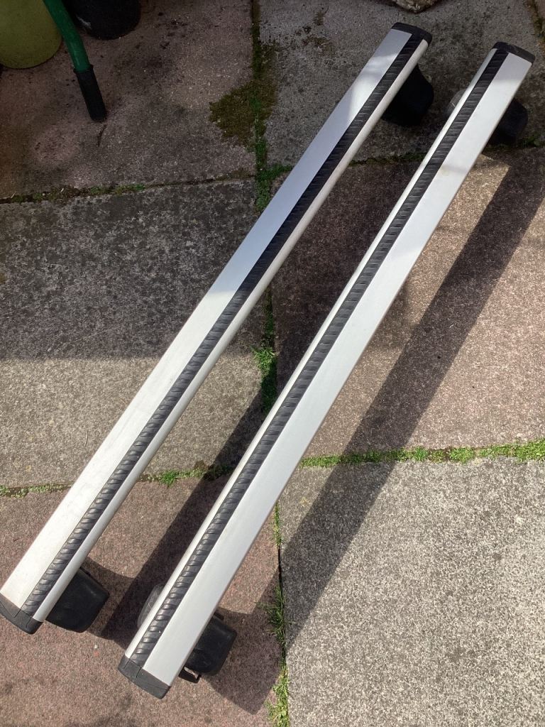 Thule wingbar (x2) with Thule rapid system 754 footpacks (x4)