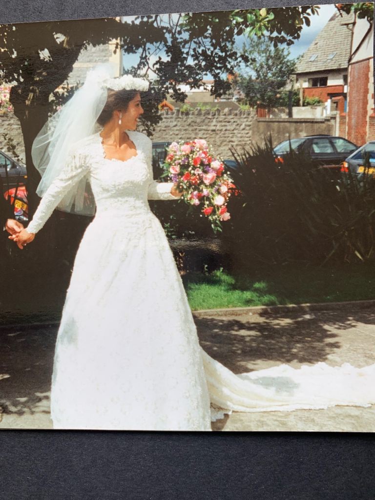 Stunning Alfred Angelo Wedding Gown in Ivory - size 10/12 + Headdress / Veil