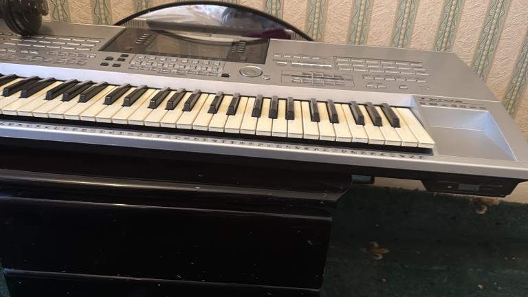  For sale Yamaha Tyros is a classic Yamaha workstation/arranger keyboard