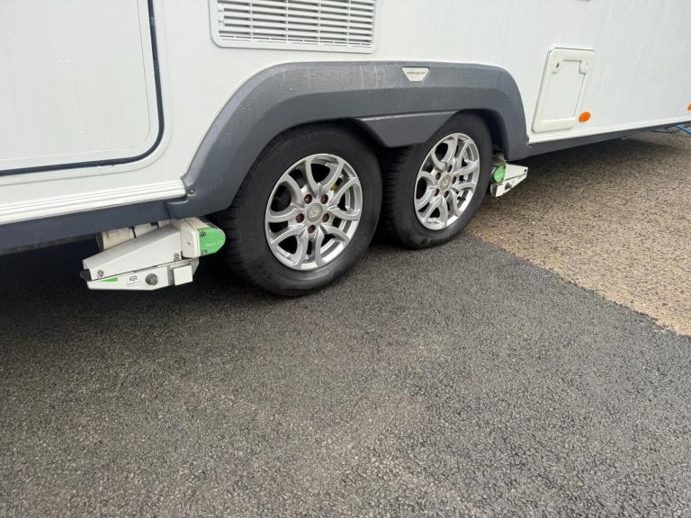 2015 STERLING ECCLES SE SAPPHIRE - 4 BERTH CARAVAN 