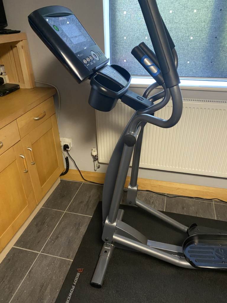Life Fitness E1 Elliptical Cross Trainer with Go Console  Brand New (I have had to list it as USED)