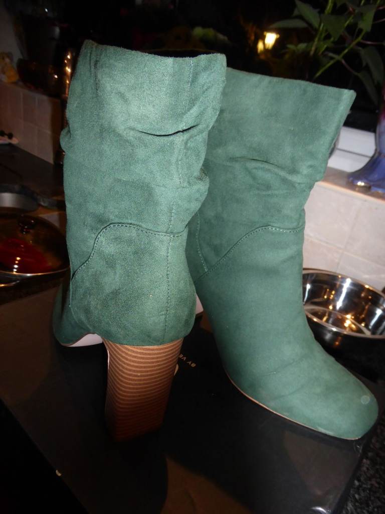 Ladies Green Suede Ankle Boots (By Very) (Size 6)