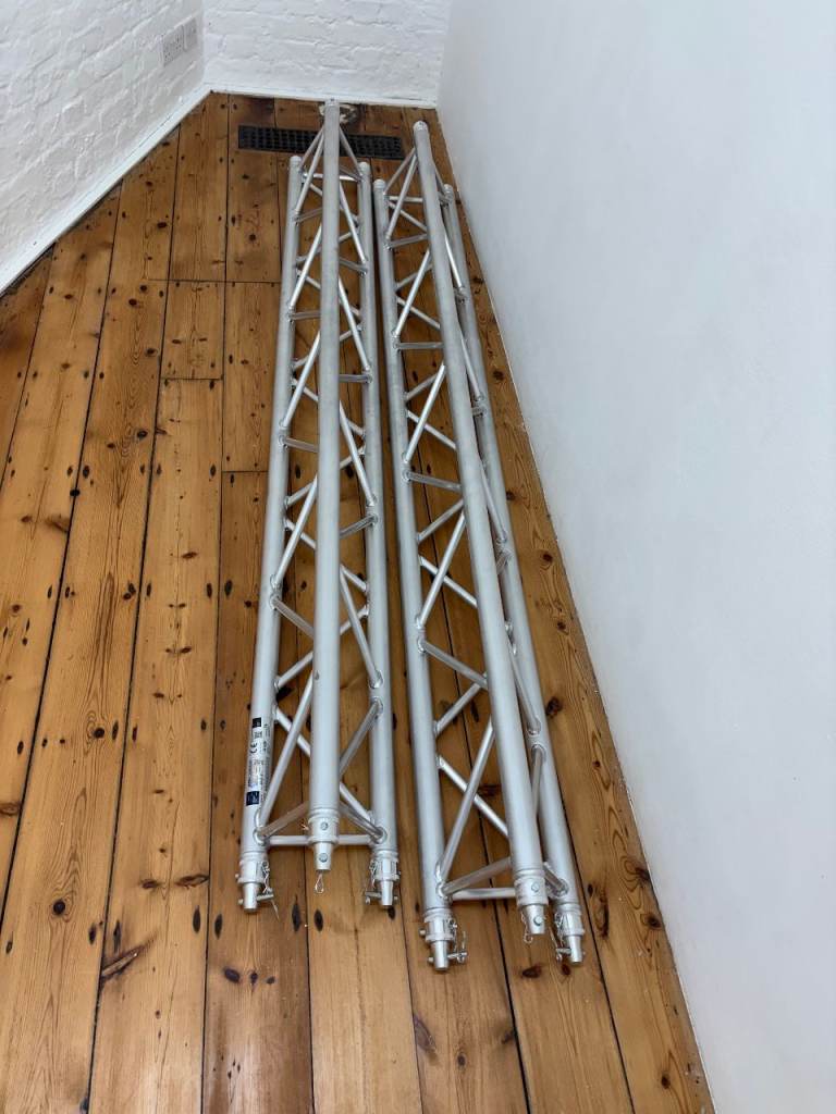Truss x2  with base plate & conical for base plate