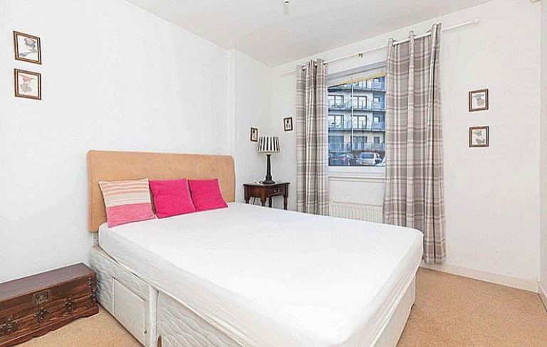 Double Room with separate bathroom 