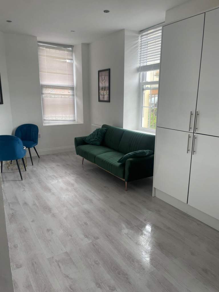 A modern furnished 2 bedroom flat to rent