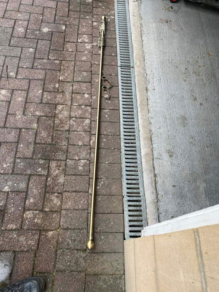 1.8m+ Extendable Curtain Pole