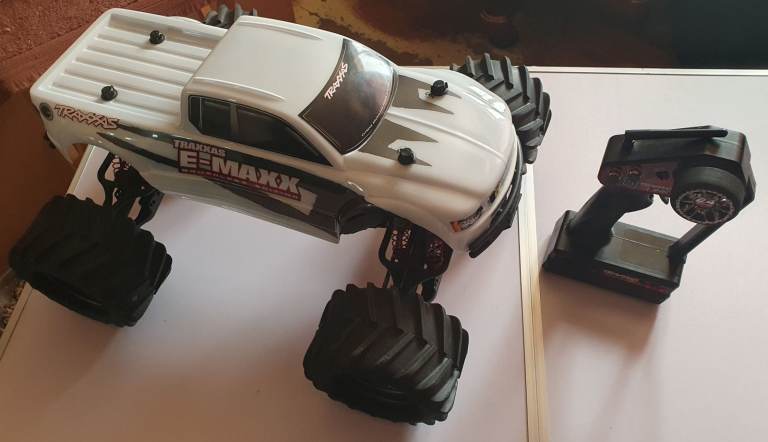 traxxas e maxx brushless rc car