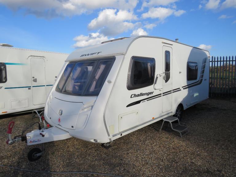 Swift Challenger 570 Fixed Bed 4 Berth Full End bathroom with Motor Mover