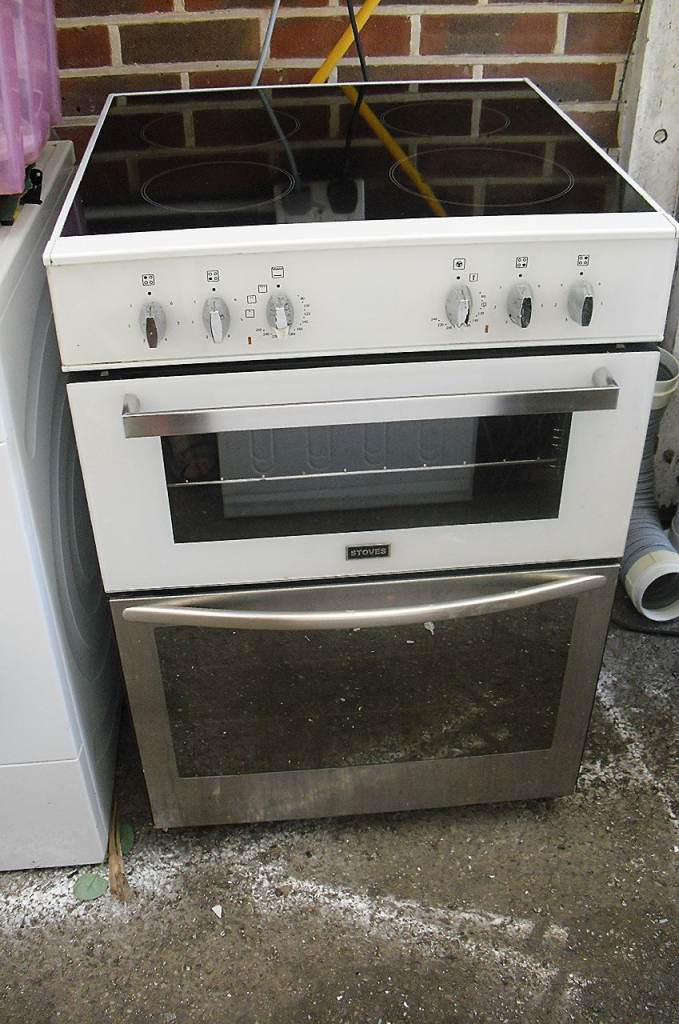 STOVES ELECTRIC COOKER 60CMS WIDE.FRE DELIVERY B,MOUTH POOLE LYMINGTON RINGWOOD AREAS