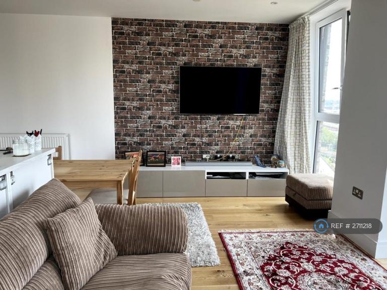 1 bedroom flat in Emily Street, London, E16 (1 bed) (#2711218)