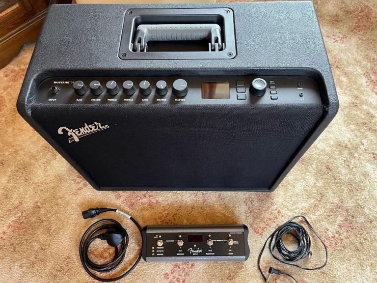 Fender Mustang GT100 Amplifier and Footswitch 