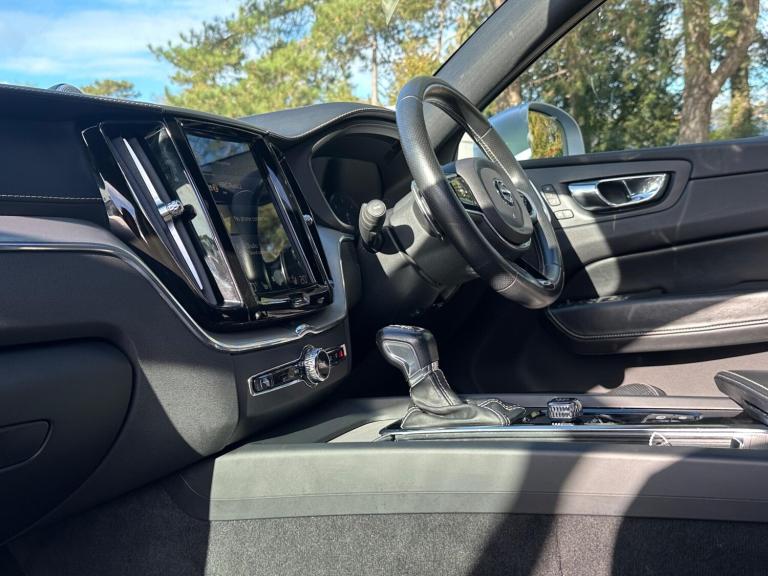 2017 Volvo XC60 2.0 D5 PowerPulse R-Design Pro Auto AWD Euro 6 (s/s) 5dr ESTATE Diesel Automatic