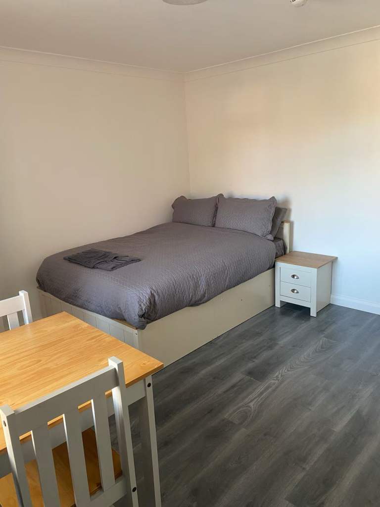 image for BEAUTIFUL LARGE STUDIO FLAT FOR RENT IN HOUNSLOW EAST