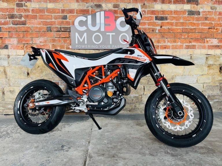 KTM 690 SMC R SUPERMOTO 2020