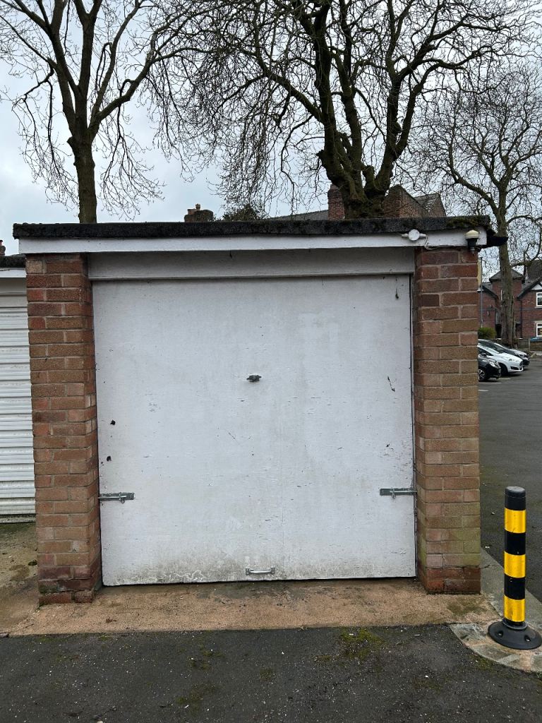 Garage for Rent – Prime Location in M20, Manchester