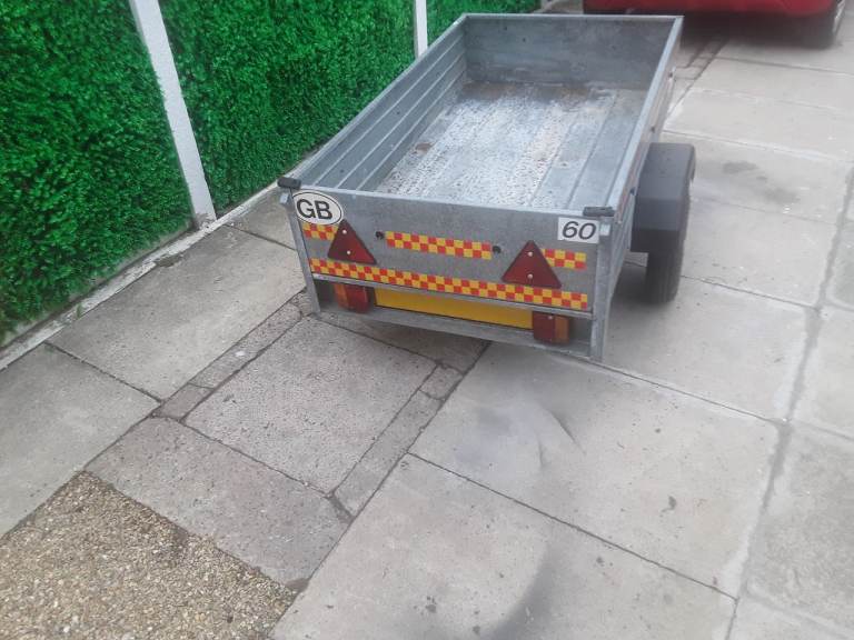 B.t.h galvanised trailer 5x3 as lift out tailgate new tyres new mudgaurds new rain cover 