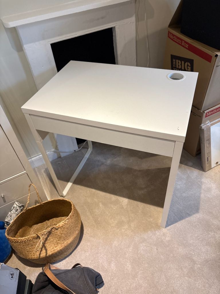 Ikea MICKE Desk (Good condition)