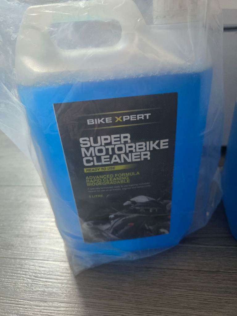 2 x motorbike cleaner tubs 