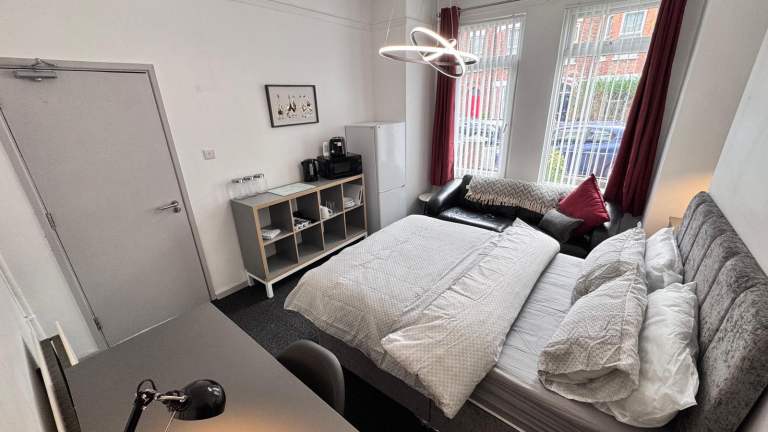 LARGE SPACIOUS DOUBLES ANTRIM ROAD