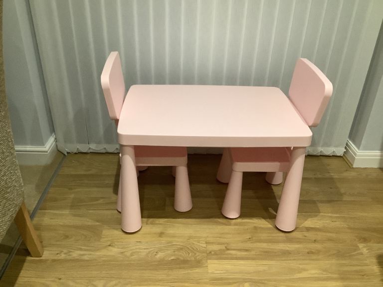 CHILDRENS TABLE & CHAIR