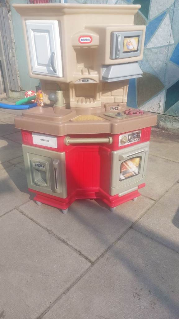 Little Tikes play kitchen