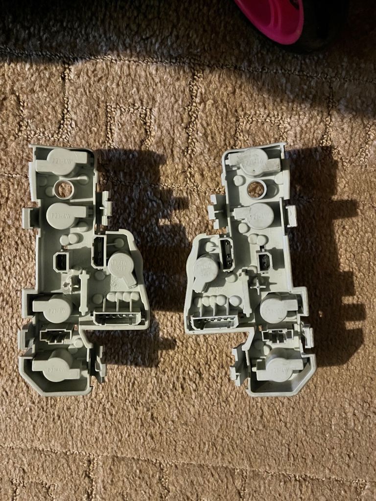 03 Passat rear light connector panels
