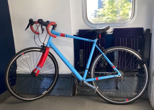 Giant Road Bike – Blue & Red, Shimano Sora, £50.00 for Sale