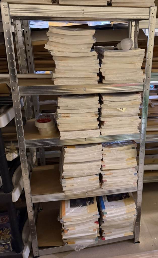 Metal shelving unit