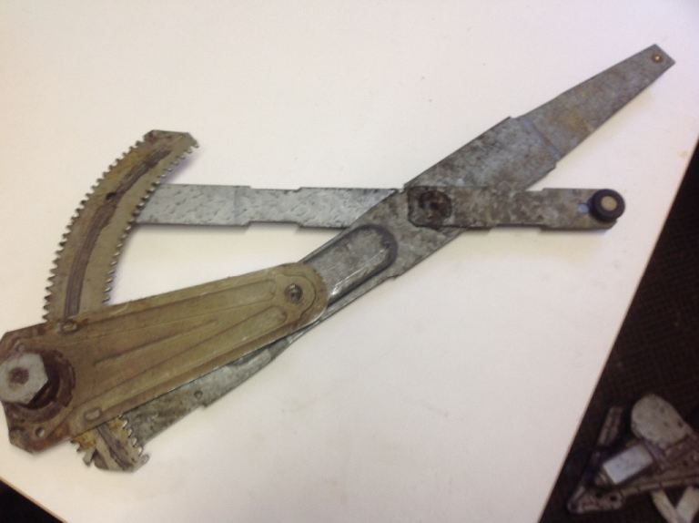 Metro window regulator 