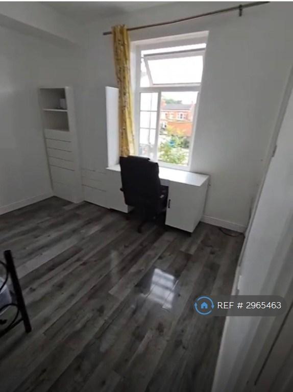 Studio flat in Cromwell Grove, Manchester, M19 (#2965463)