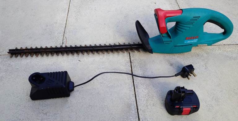 Bosch Cordless Hedge Trimmer 