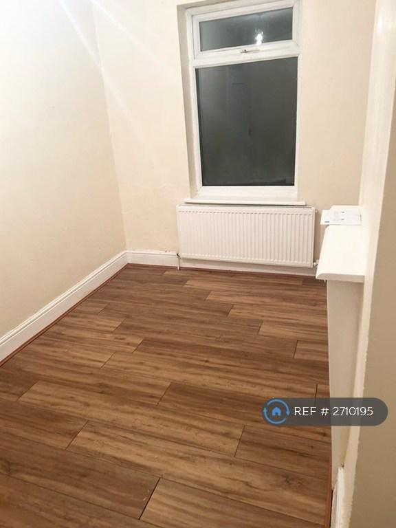 3 bedroom house in Chadwin Road, London, E13 (3 bed) (#2710195)