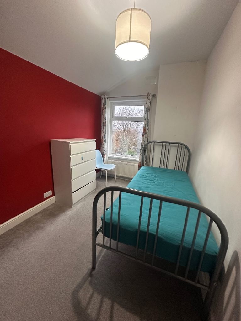 Single room for student/working professional