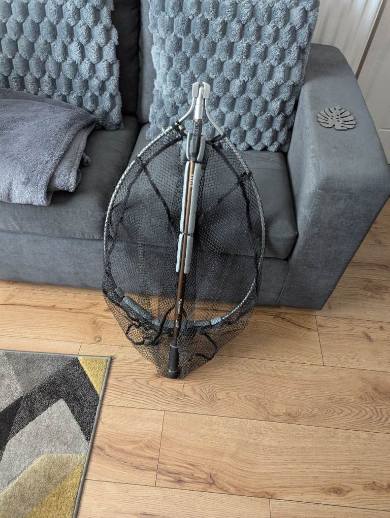 Wychwood rover telescopic landing net.