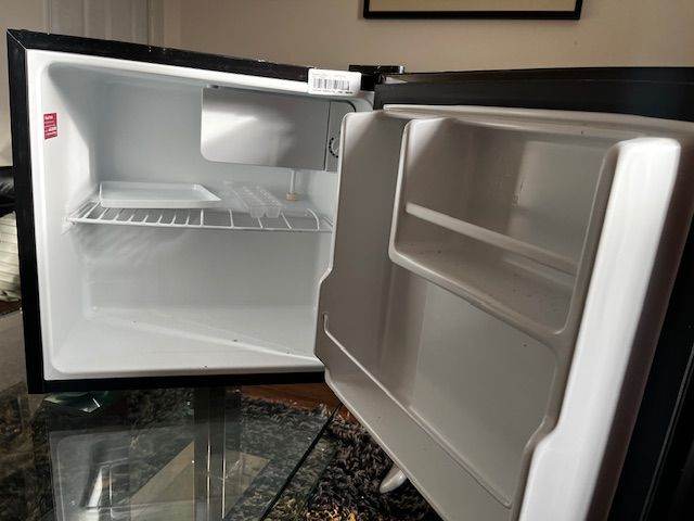 BLACK GOOSE RUSSELL HOBBS TABLE FRIDGE WITH ICE COMPARTMENT IN EXCELLENT WORKING CONDITION