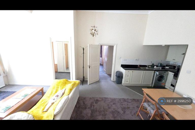 2 bedroom flat in Philbeach Gardens, London, SW5 (2 bed) (#2996250)