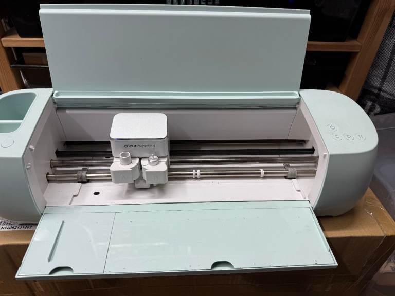 CRICUT Explore 3 - Boxed with power & USB cables - Perfect Working Order 