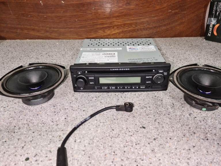 Land rover defender Puma Radio 