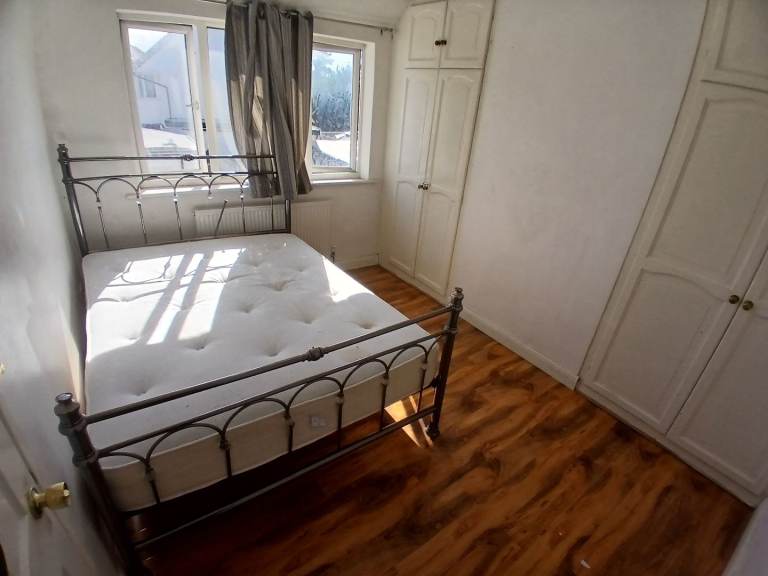 Spacious Double Room With ALL BILLS INCLUDED Near Tooting in Mitcham Eastfield Area