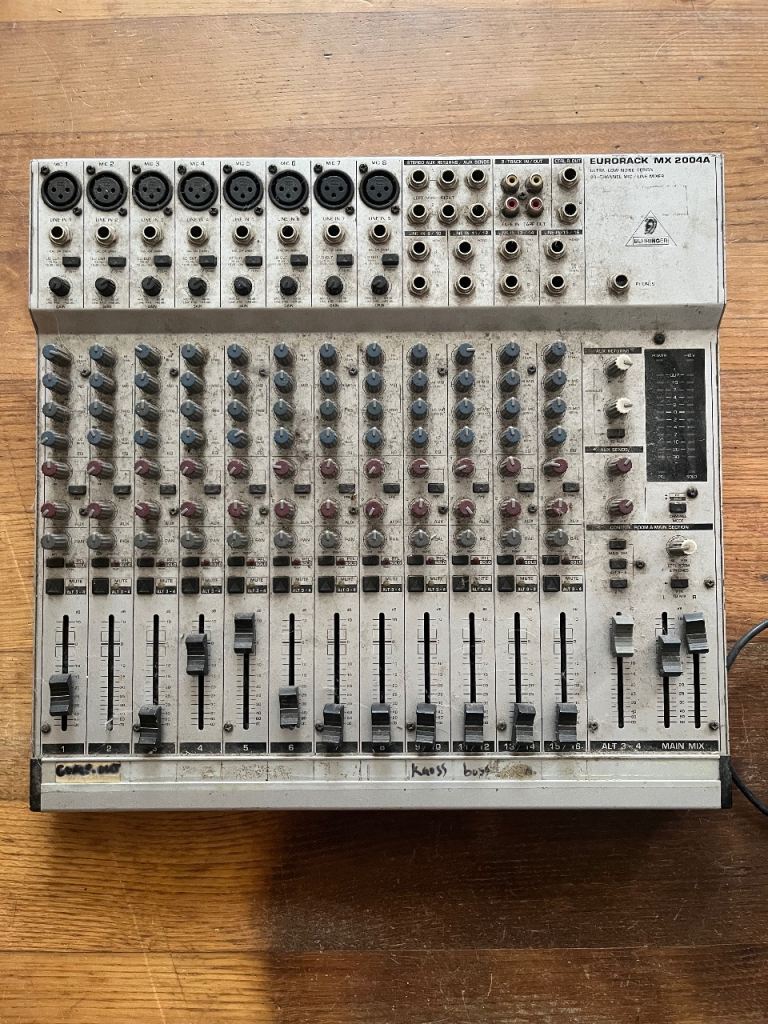 Behringer eurorack MX 2004A 16 channel mixing desk