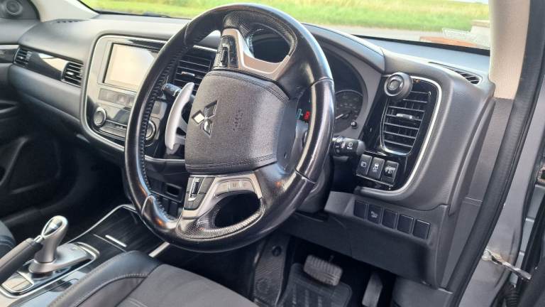 Mitsubishi, OUTLANDER, Estate, 2015, Other, 1998 (cc), 5 doors